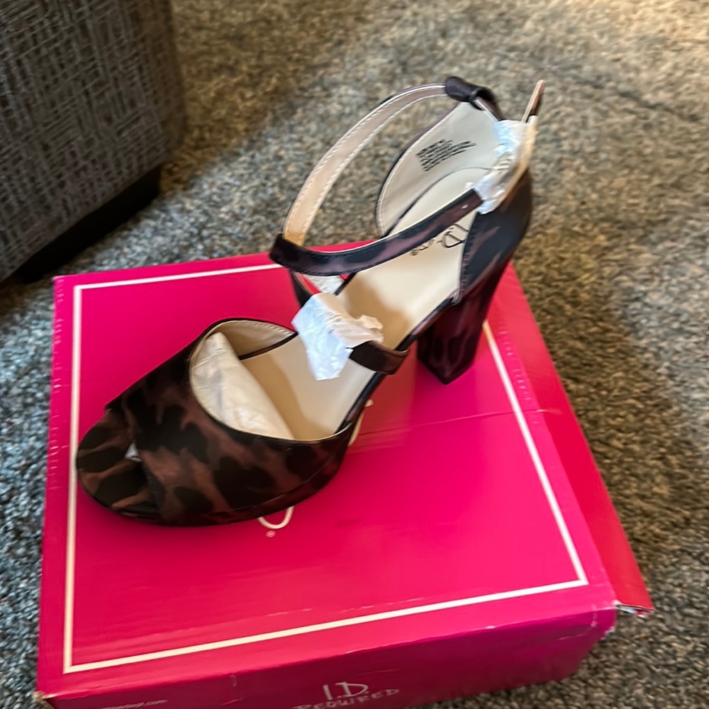 NWT cheetah-print heels, size 8.5
